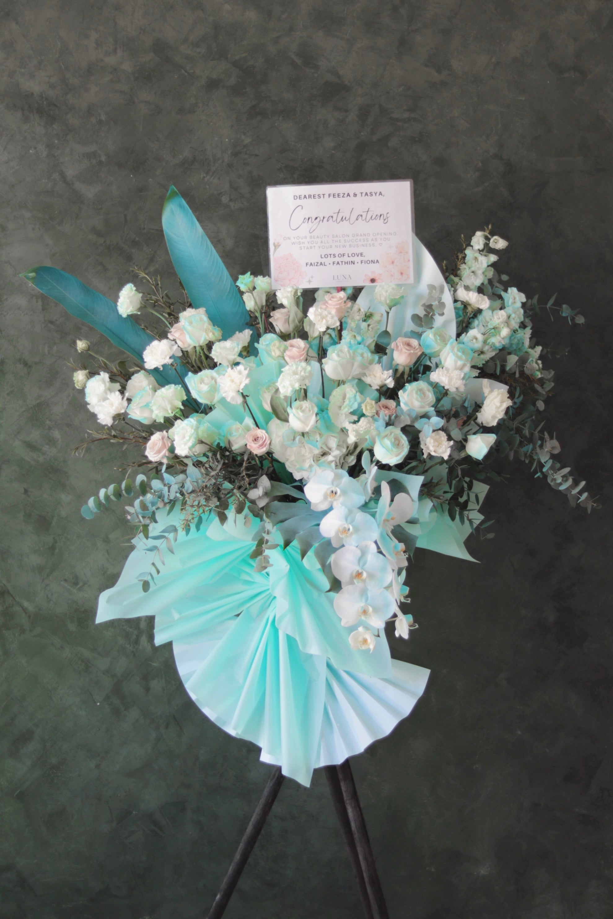 Turquoise Delight Flower Stand